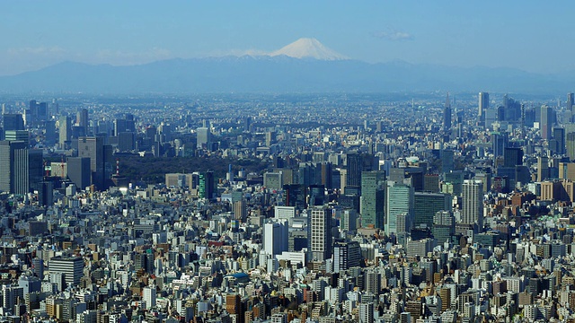 富士山和东京中心从东京天空树天宝甲板视频素材