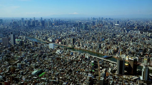 富士山和东京城市景观从东京天空树天博甲板视频素材