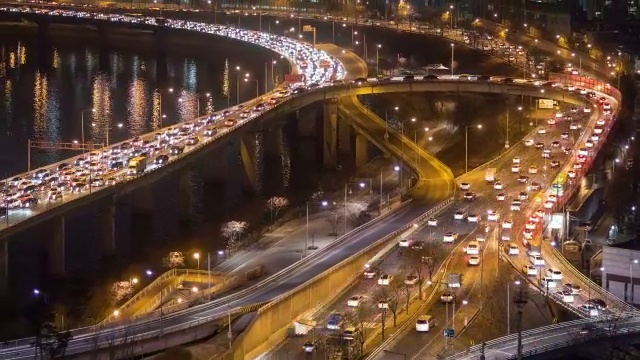 江边高速公路和汉江的夜景视频素材