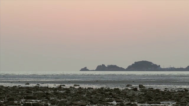 永宗岛永裕海滩泥滩的日落景色视频素材