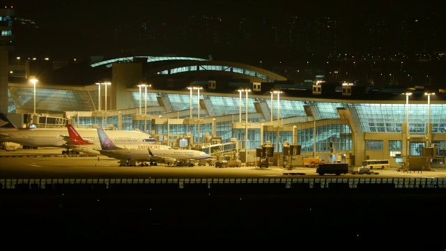 仁川国际机场的建筑和飞机夜景视频素材