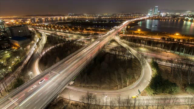 黄昏到夜晚，杨华大洋洲大桥和奥林匹克高速公路上的车流视频素材