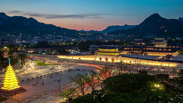 日落至夜景，交通畅通，景福宫古宫视频素材