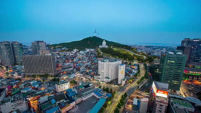 日落到夜景的北首尔塔和城市景观视频素材