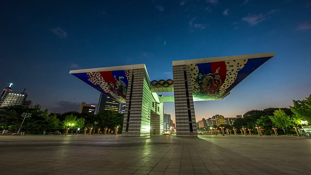 日落至夜景世界和平门在奥林匹克公园松巴古视频素材