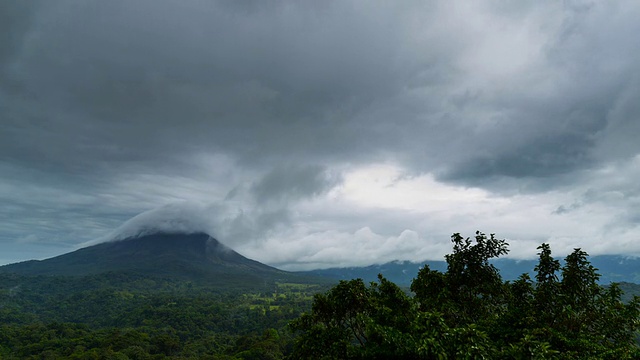 阿雷纳尔火山国家公园视频素材