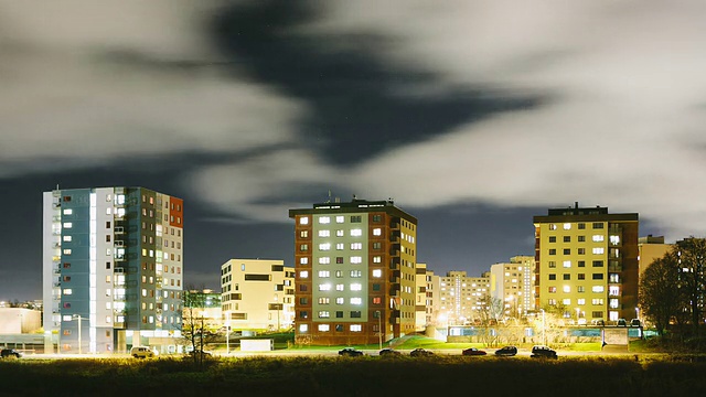 郊区在夜晚的时间流逝视频素材