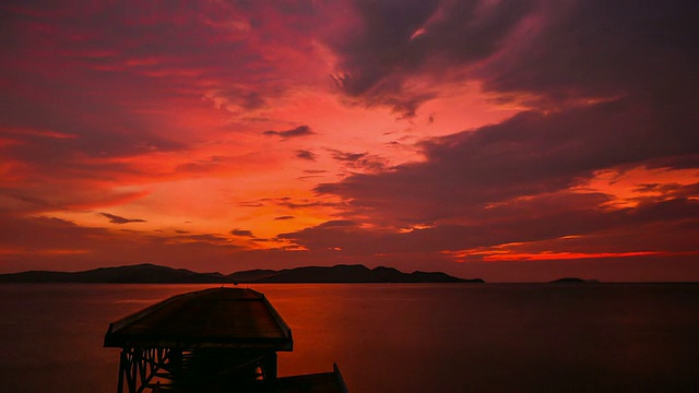 夕阳下的海潮视频素材