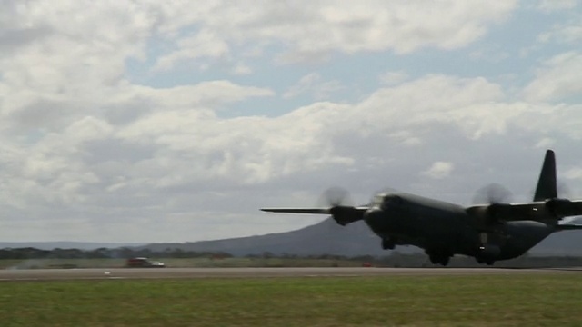 C-130J大力神运输机起飞，澳大利亚皇家空军视频素材