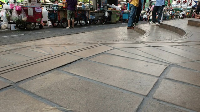 高清延时拍摄:泰国曼谷市中心的人们视频素材