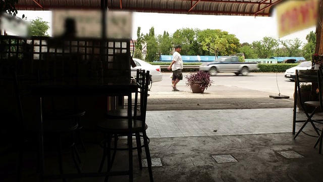 高清延时:泰国餐馆指向泰国的路视频素材