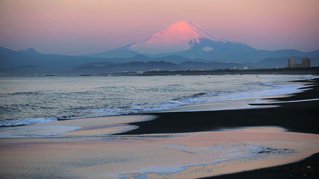 晨波和富士山视频素材