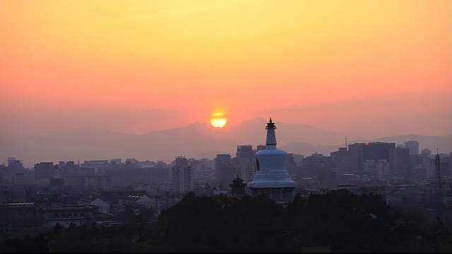 日落时分的北海公园，中国北京视频素材