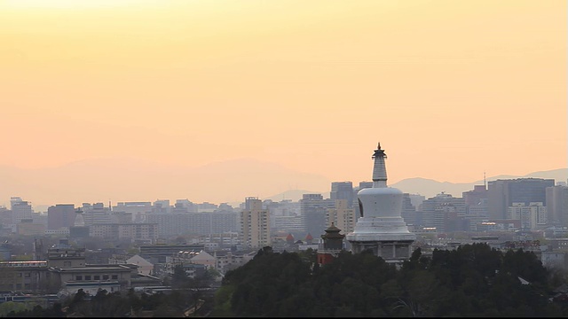 日落时分的北海公园，中国北京视频素材