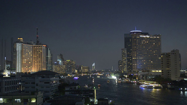 湄南河和曼谷夜景的全景视频素材