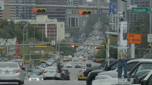 奥斯丁南国会大街繁忙十字路口的TL视频素材