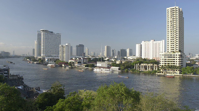 湄南河和曼谷天际线的全景视频素材