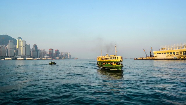 中国香港，2014年11月17日:中国香港海上航行的不同视角视频素材