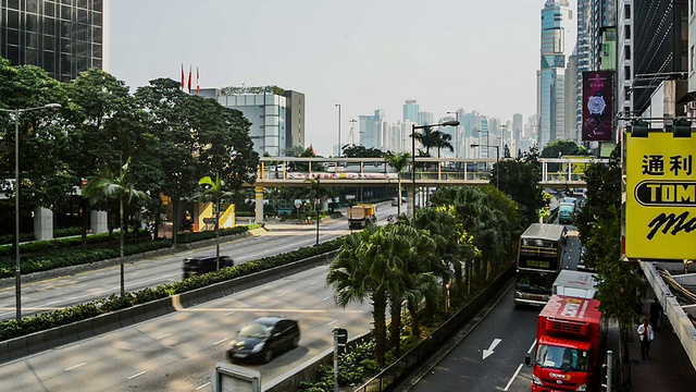 中国香港，2014年11月17日:中国香港，市中心高峰时段的交通状况视频素材