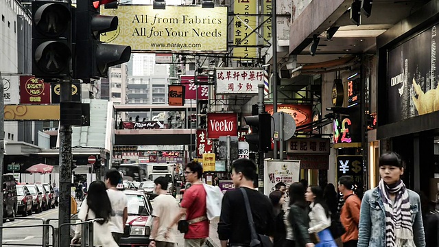 中国香港，2014年11月13日:中国香港市中心的行人视频素材