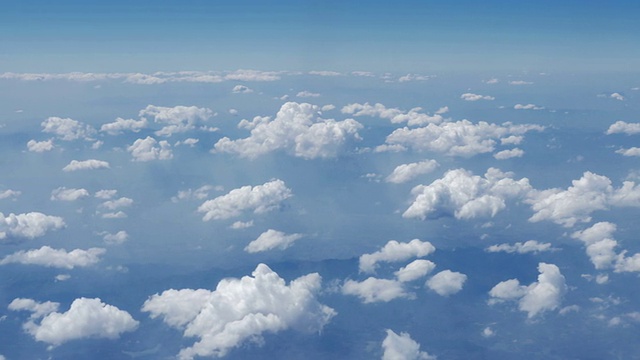 从飞机窗口看天空，鸟瞰图，摄影视频素材