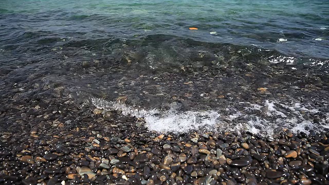 海水冲刷出沙粒视频素材