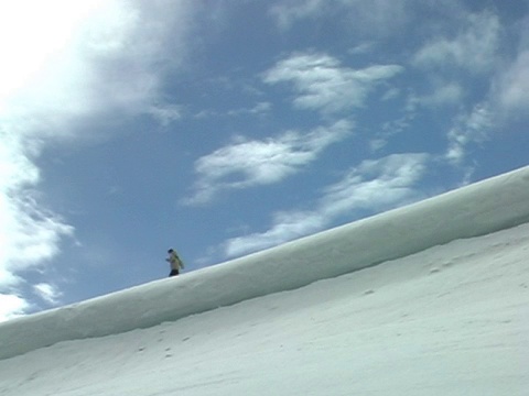 的多雪小山视频素材