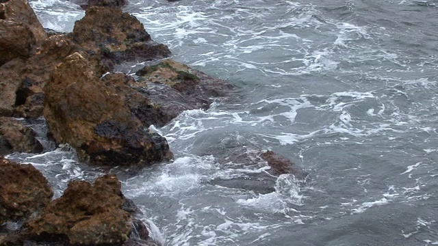 HD:海浪和岩石(地中海)视频素材