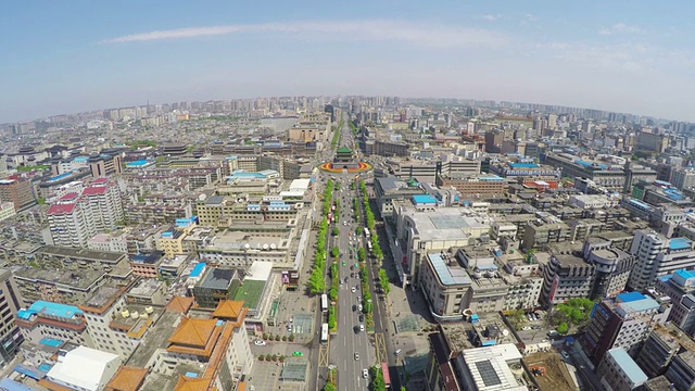 WS交通与城市景观鸟瞰图/陕西西安，中国视频素材