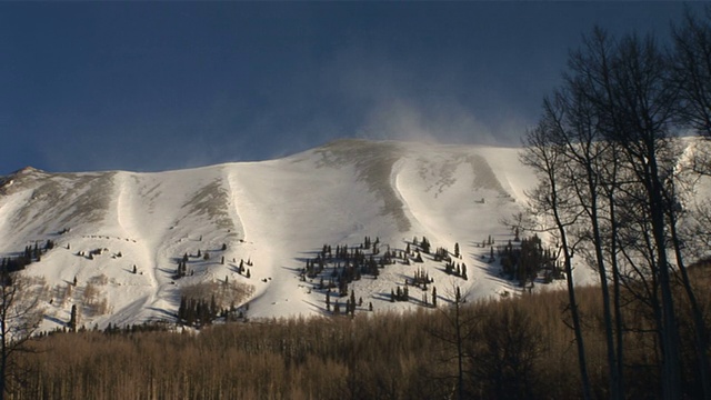 风吹过特柳赖德的雪山视频素材