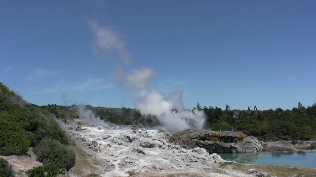 pohutu高山泉水视频素材