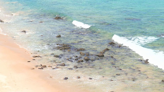 海浪在海滩上视频素材