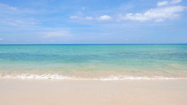 海浪在海滩上视频素材