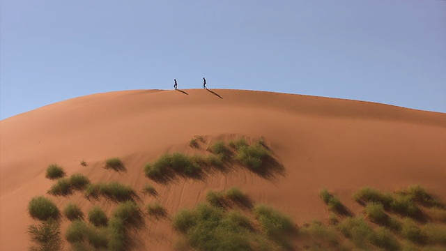 晴空下的沙漠风景视频素材