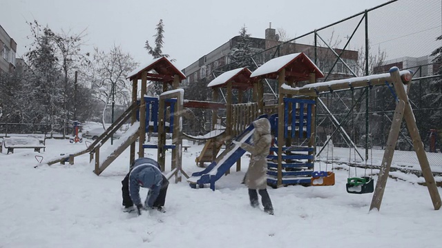 打雪仗视频下载