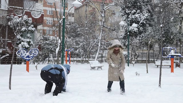 打雪仗视频下载