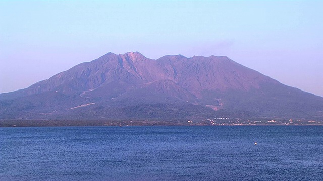 樱花岛活火山日落(视频)视频素材