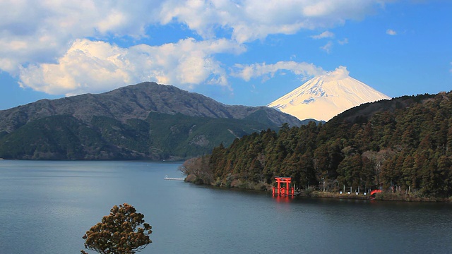 富士山和日本的阿立湖。视频素材