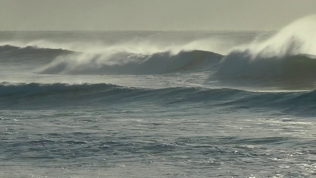 风大浪急的海面视频素材