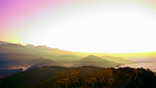 日出在山视频素材