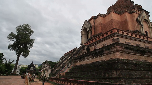 泰国旅游视频。古代佛寺遗址。窟风尘仆仆皇太后视频素材