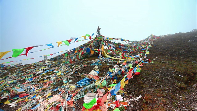 西藏祈祷旗帜视频素材