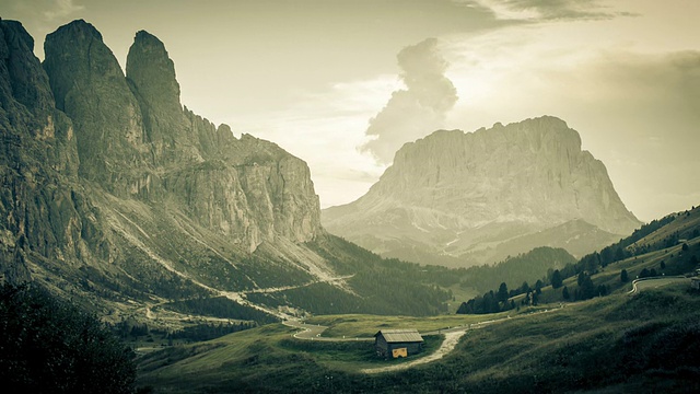 从Dolomites的Passo Gardena开始的时间推移视频素材