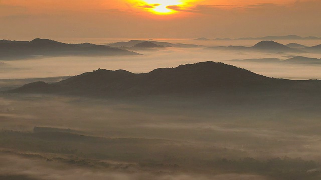 日出雾。视频素材