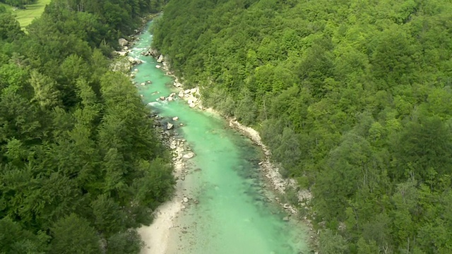 高清:高山河流的高角度拍摄视频素材