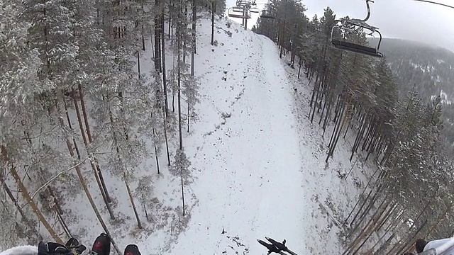 骑滑雪橇视频素材