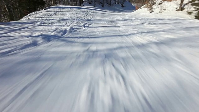 高清:滑雪下坡视频素材