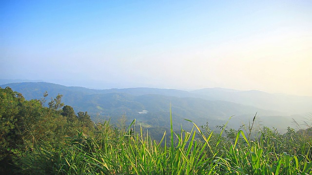 清晨的群山。视频素材