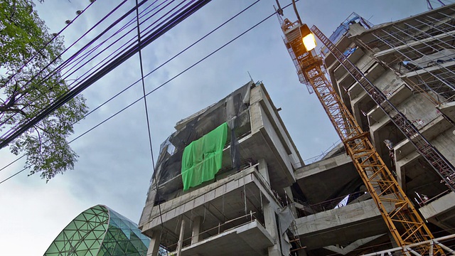 城市建筑工地的时间流逝，平移拍摄视频素材