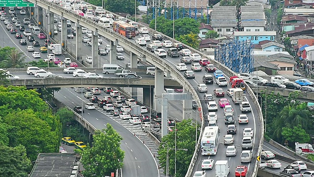 周五曼谷市交通堵塞视频素材